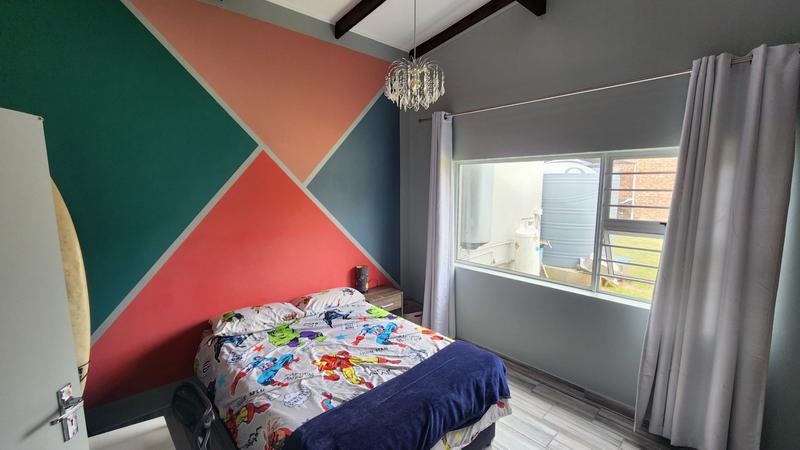 6 Bedroom Property for Sale in Paradise Beach Eastern Cape